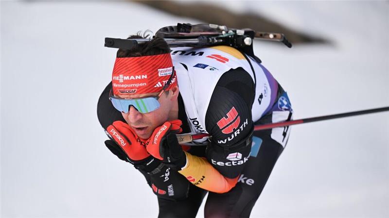 Mit letzter Kraft ins Ziel: Biathleten feiern WM-Bronze Philipp Nawrath kann gerade so die Strafrunde vermeiden.