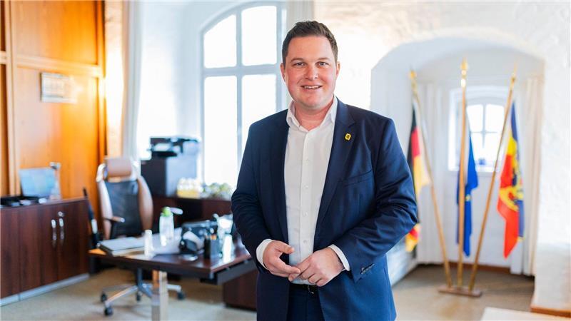 Philipp Raulfs (SPD) will als junger Landrat Haltung zeigen. (Archivbild) 