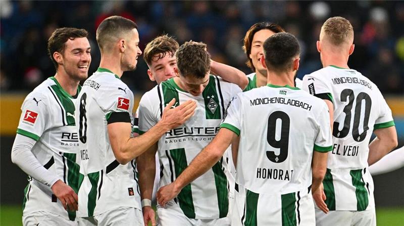 Erstmals seit 1009 Tagen: Gladbach gewinnt zweimal in Serie Philipp Sanders (M) erstes Bundesliga-Tor für die Borussia.