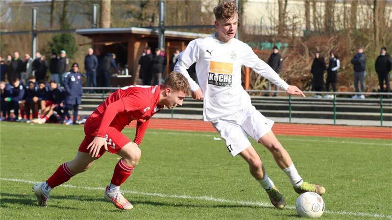 Philipp Wilkens - hier im Spiel gegen Norderstedt - spielte mit der U19 in der Regionalliga eine starke Saison, wird auch in der neuen Spielzeit zu den Stützen des Teams gehören.