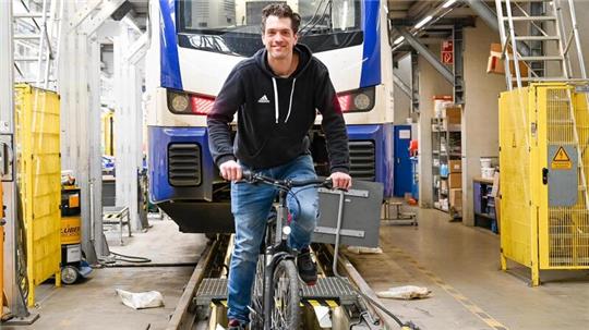 Philipp Zaunbrecher fährt die Strecke von Brillit nach Bremerhaven mit dem Fahrrad hin und wieder zurück.