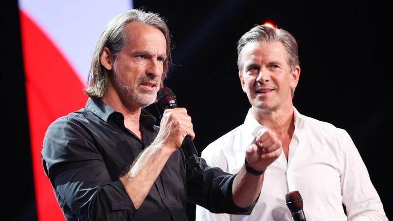 Umstrittene Äußerungen: Precht gibt Honorarprofessur auf Philosoph Richard David Precht (l) und Moderator und Journalist Markus Lanz.