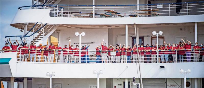 Phoenix Reisen will ab sofort nur noch mit geimpften Passagieren auf Reisen gehen. Die „Artania“ legt am Freitag ab in Richtung Ostsee. Die Crew ist natürlich geimpft. Foto: Hartmann