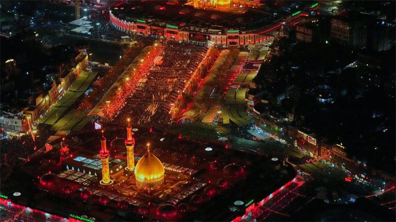 Pilger versammeln sich, um den schiitischen Gedenktag „Arbaeen“ im Irak zu feiern. 