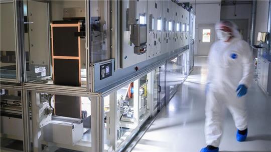 Pilotanlage zur Batteriezellenproduktion im VW-Werk Salzgitter. Der Volkswagen-Konzern steigt in den Betrieb von großen Batteriespeichern für das Stromnetz ein.