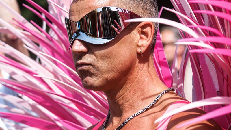Pink, bunt und knapp bekleidet - der CSD in Hamburg.