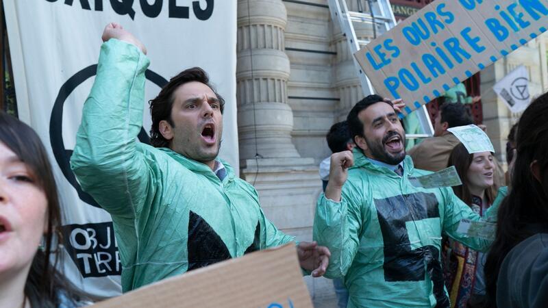 Die Filmstarts der Woche Pio Marmaï als Albert und Jonathan Cohen (r) als Bruno in einer Szene des Films „Black Friday For Future“.
