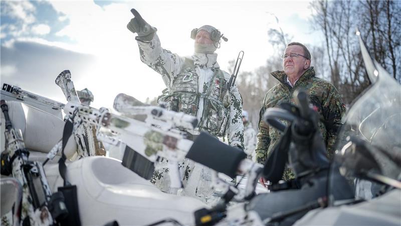 Pistorius bei Gebirgsjägerübung im Hohen Norden