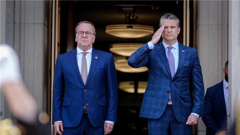 Selenskyj dankt Trump für mehr Waffen und Druck auf Moskau Pistorius fordert die Verbündeten auf, US-Waffen für die Ukraine mitzufinanzieren.
