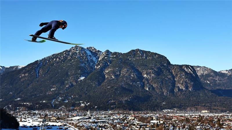 Pius Paschke vor der Kulisse in Garmisch.