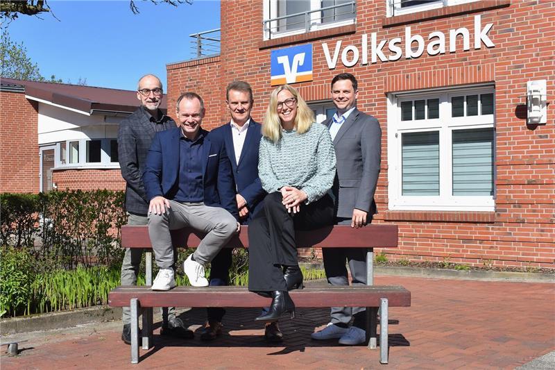 Planen eine gemeinsame Zukunft der VBFOA und der SpaDaKa (von links): Ingo Lafrenz (SpaDaka), Sven van Haren (VBFOA), Rainer Peters (VBFOA), Jennifer Klug (VBFOA) und Pascal Brandtjen (SpaDaka).