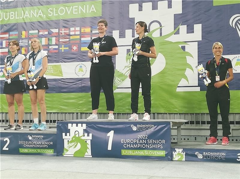 Platz eins bei der EM: Beke Recht (links) und ihre Doppelpartnerin Jessica Willems aus München bei der Siegerehrung in Slowenien.