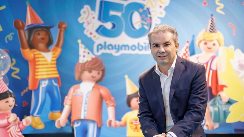 50 Jahre Playmobil – Vom Kinderzimmer zum Sammlerstück Playmobil-Vorstand Bahri Kurter hat angekündigt. „Wir stellen uns jetzt strategisch neu auf.“