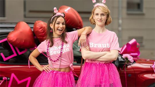 „Plötzlich Schwester“: Klara Lange als Sandra Giesinger (rechts) und Cosima Henman als Sandy Koslowski.