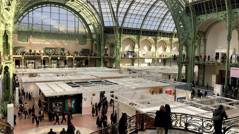 Kunst hinter Barrieren: Art Basel Paris öffnet Plünderungen und beschädigte Schaufenster bei den vergangenen Protesten verunsicherten Sammler und Galerien.