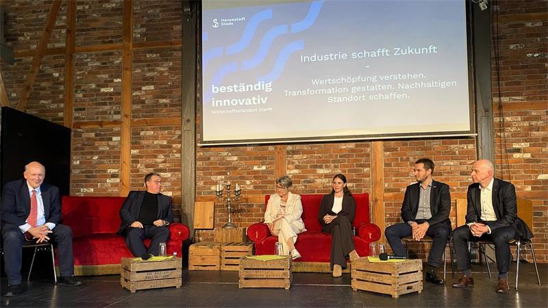 Podiumsdiskussion zum Thema Industrie in Stade.
