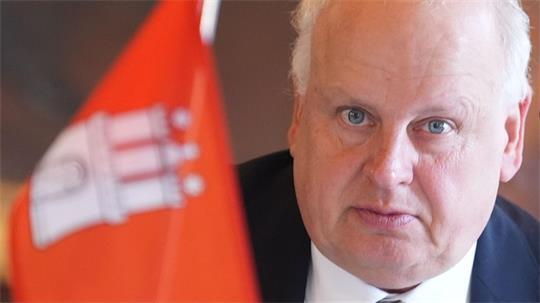 Pörksen verkündete, bei der städtischen Personalentwicklung auf die Bremse treten zu wollen. (Archivbild)