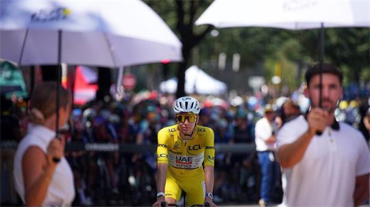 Pogacar startet im Gelben Trikot in die 17. Tour-Etappe