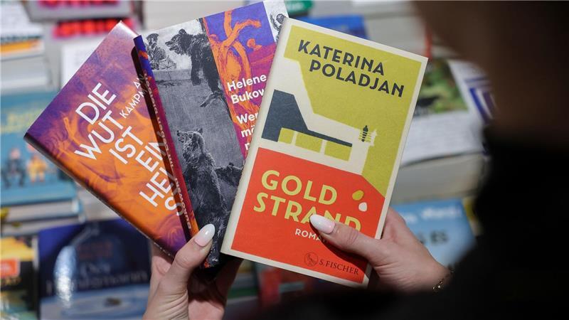 Poladjan wurde für das Buch „Goldstrand“ ausgezeichnet.