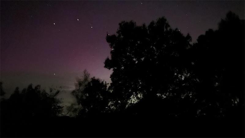 Polarlichter-Saison gestartet: Die Fotos der TAGEBLATT-Leser Polarlichter leuchten am Nachthimmel über dem Naturschutzgebiet Frankenmoor, das zu den Gemeinden Bargstedt und Fredenbeck im Landkreis Stade gehört. Svenja Poppe hat das Naturschauspiel fotografiert.