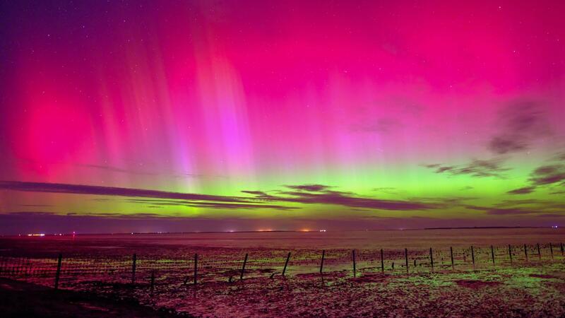 Sind die Polarlichter auch wieder im Kreis Stade zu sehen? Polarlichter sind am Himmel über Schillig (Kreis Friesland) zu sehen. (Archivbild)