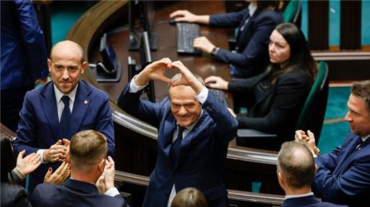 Polens Parlament hat den früheren Oppositionsführer Donald Tusk zum künftigen Regierungschef bestimmt.
