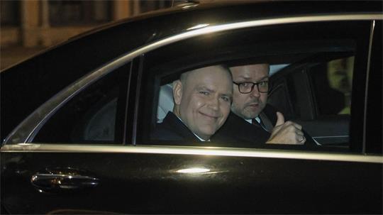 Polens Präsident Nawrocki brach wegen der Eskalation eine Auslandsreise ab.