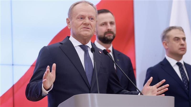 Polens Regierung umgebaut - Außenminister wird Vize von Tusk Polens Regierungschef Tusk hat sein Kabinett von 26 auf 21 Ministerposten verkleinert.