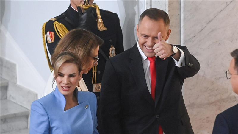 Polens neuer Präsident Karol Nawrocki vereidigt Polens neuer Präsident Karol Nawrocki, hier im Bild mit seiner Frau Marta, hat den Amtseid abgelegt. (Foto aktuell)