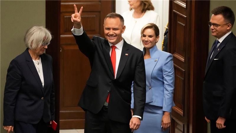 Polens neuer Präsident Karol Nawrocki vereidigt Polens neuer Präsident Karol Nawrocki, hier im Bild mit seiner Frau Marta, hat den Amtseid abgelegt. (Foto aktuell)