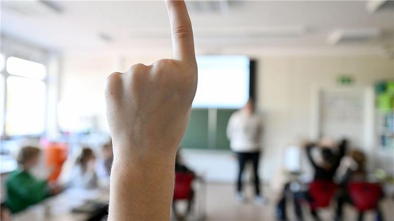 Politikunterricht gehört schon in die Grundschule: Das sagt der Oldenburger Politikprofessor Tonio Oeftering. (Symbolbild)