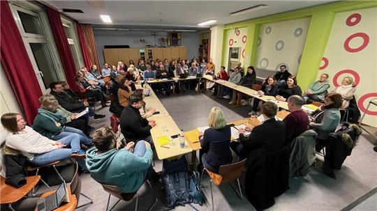 Politische Gremienarbeit mit Eventcharakter: Das ist eher selten, aber die Sitzungen des Schulausschusses in Buxtehude erfreuen sich aktuell großer Beliebtheit.