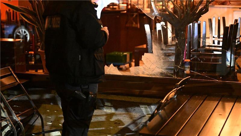 Polizei spricht von politischer Brisanz bei dem Einsatz.