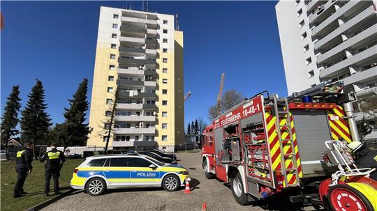 Polizei und Feuerwehr waren am Montag in der Schröderstraße nach einer Brandmeldung im Einsatz.