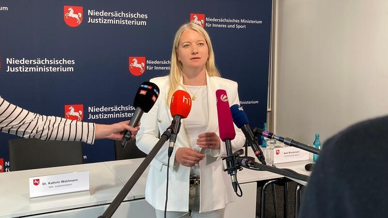 Fallzahlen von Clankriminalität in Niedersachsen rückläufig Polizei und Justiz sind laut Wahlmann in Niedersachsen bestens vernetzt.