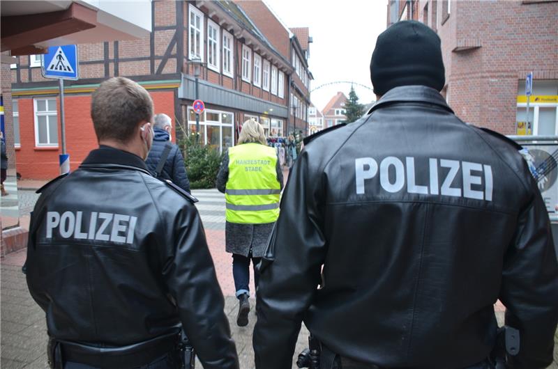 So laufen die Corona-Kontrollen – Unterwegs mit Polizei und Ordnungsamt Polizei und Ordnungsamt kontrollieren gemeinsam Betriebe in Stade. Foto: Polizei