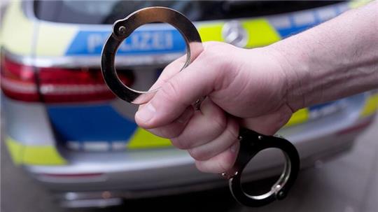 Polizei und Staatsanwaltschaft ist ein Schlag gegen ein Netzwerk mutmaßlicher Pädokrimineller gelungen. (Illustration)