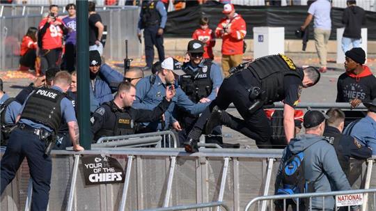 Polizeieinsatz in Kansas City: Bei der Siegesparade der Super-Bowl-Sieger sind Schüsse gefallen.