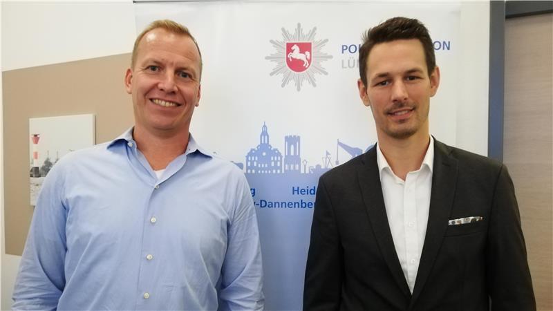 Polizeibericht: Deutlich mehr Straftaten im Landkreis Stade Polizeihauptkommissar Andreas Mai (li.) und Polizeirat Martin Kaliebe gaben einen Einblick in die Bekämpfung von Clan-Kriminalität.