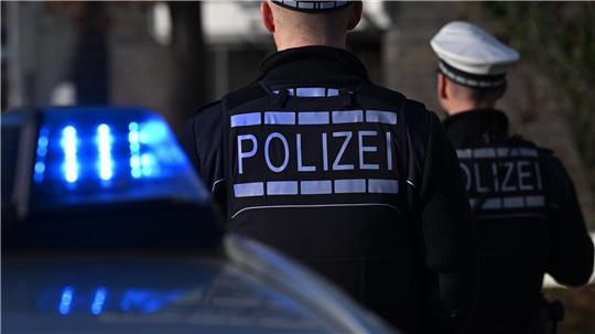 Polizisten entdeckten den Mann tatsächlich auf der Autobahn. (Symbolbild)