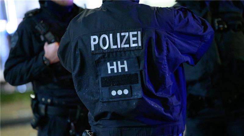 Polizisten haben einen Verdächtigen in Hamburg verhaftet. (Symbolbild)