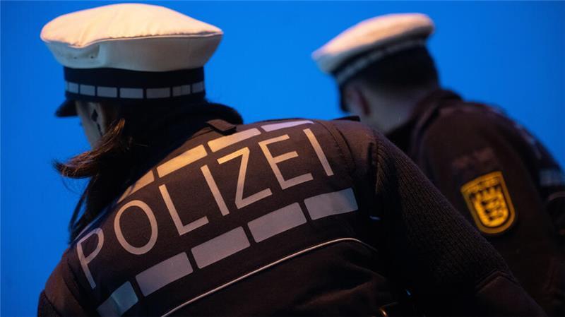 Polizisten konnten den 47-Jährigen noch am Bahnsteig festnehmen. 