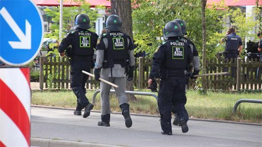 Polizisten sind in Regensburg im Einsatz. 