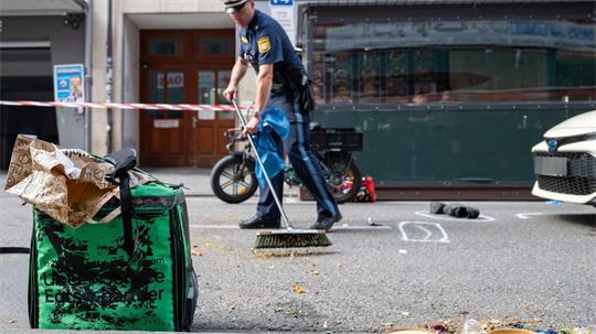 Polizisten und Rettungskräfte rückten zum Ort des Geschehens aus. (Symbolbild)