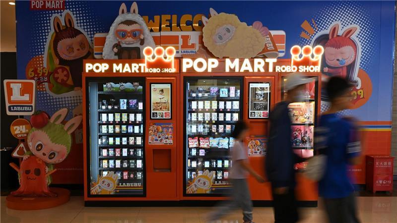 Labubu-Hype - schnell ausverkauft und das wohl mit Absicht Pop Mart verkauft Labubus und andere Spielzeuge in China auch aus Automaten.