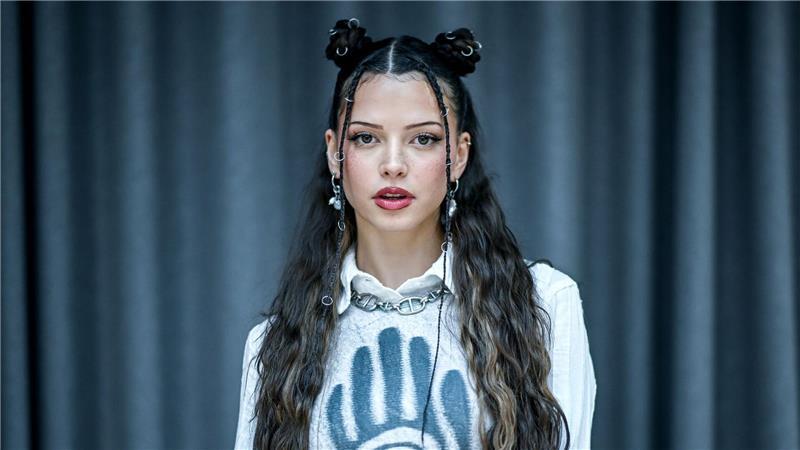 Pop-Star Nina Chuba hat das Titellied der ARD-Kinderserie „Die Pfefferkörner“ neu aufgenommen. (Archivbild)