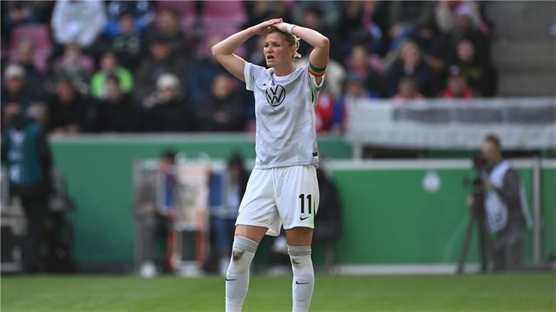 4:0 – Bayern-Fußballerinnen holen Pokal, Popp geht titellos Popp und die Wolfsburgerinnen waren in der zweiten Halbzeit zu schwach für den FC Bayern.