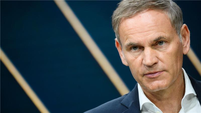 Porsche-Chef Blume kündigt weiteres Sparprogramm an Porsche-Chef Blume: „Unsere Rahmenbedingungen haben sich in kurzer Zeit massiv verschlechtert“. (Archivbild)