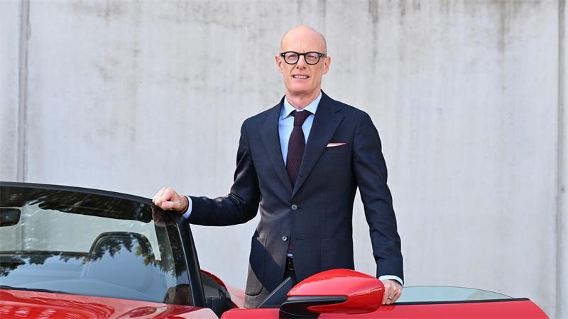 Porsche präsentiert neues Supersportwagen-Design Porsche-Chef Michael Leiters: „Effizienter, produktiver und profitabler.“