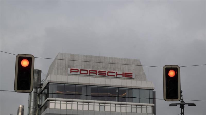 Warum Porsche rund 1.900 Stellen streichen will Porsche setzt den Rotstift an - und will rund 1.900 Stellen streichen.